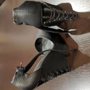 Rock and Republic high wedges